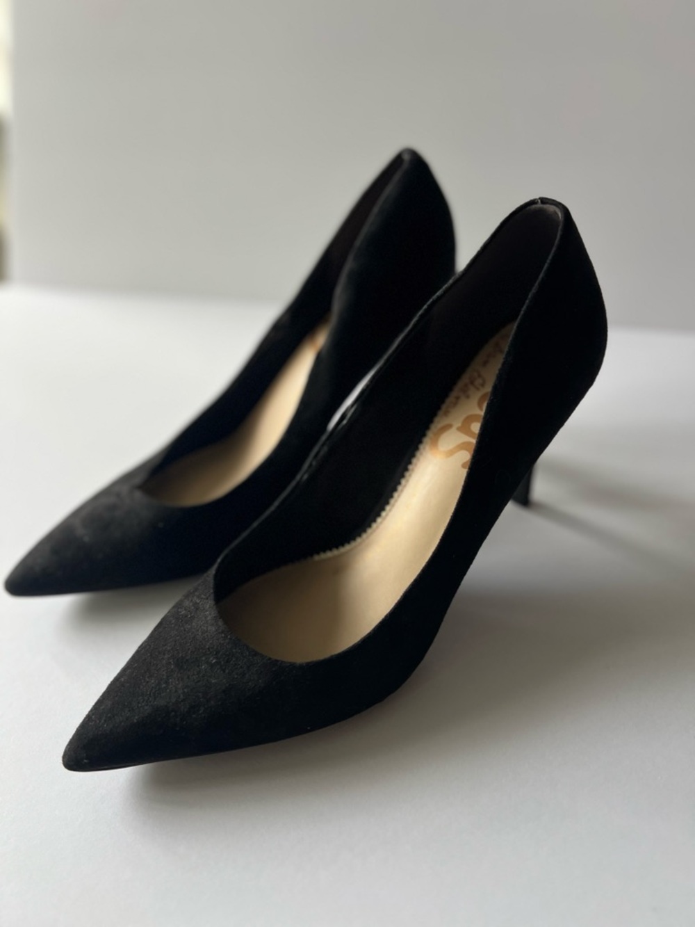 Classic Black Pointed-Toe Women's Pumps